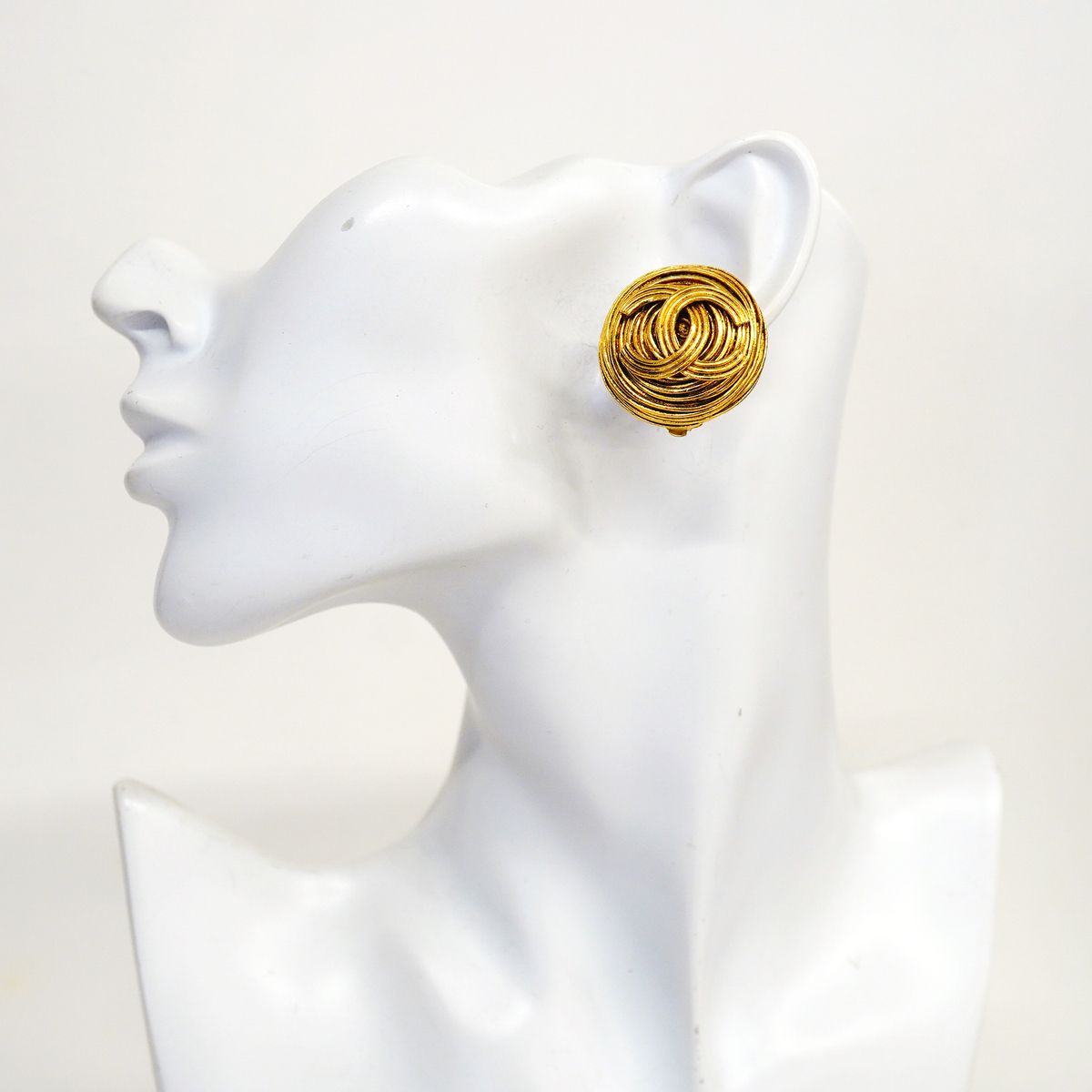 Chanel Earrings Vintage CC Logo Round Circle Gold Plated — view 5