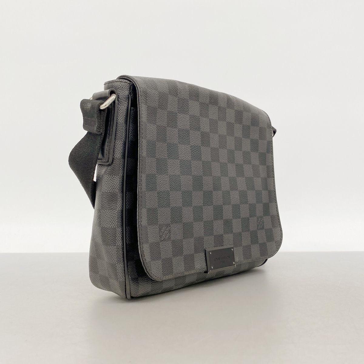 Louis Vuitton Shoulder Bag Damier Graphite District PM Black — view 2