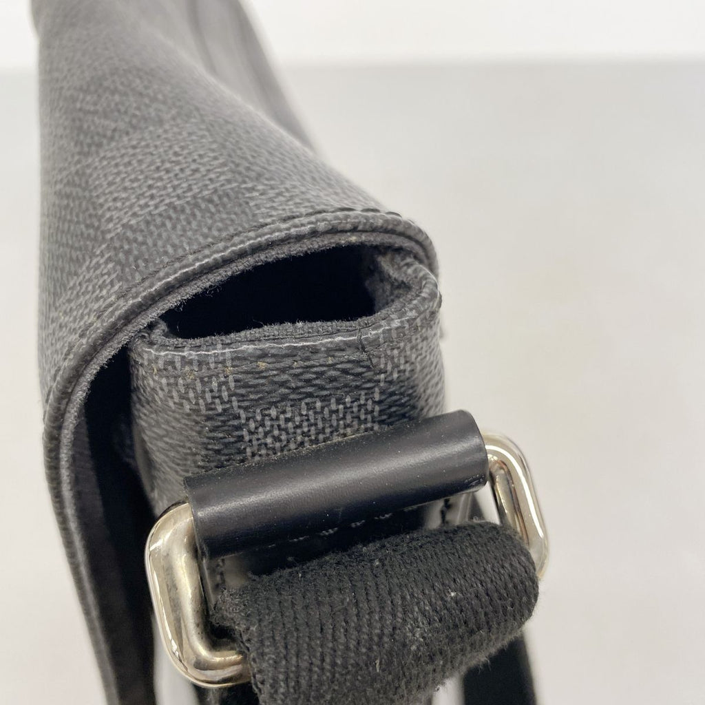 Louis Vuitton Shoulder Bag Damier Graphite District PM Black — view 6