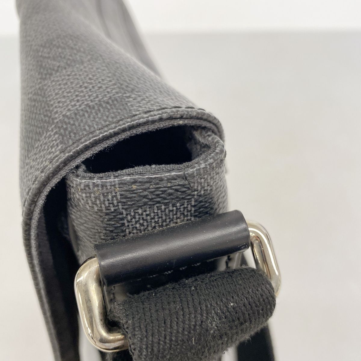 Louis Vuitton Shoulder Bag Damier Graphite District PM Black — view 6