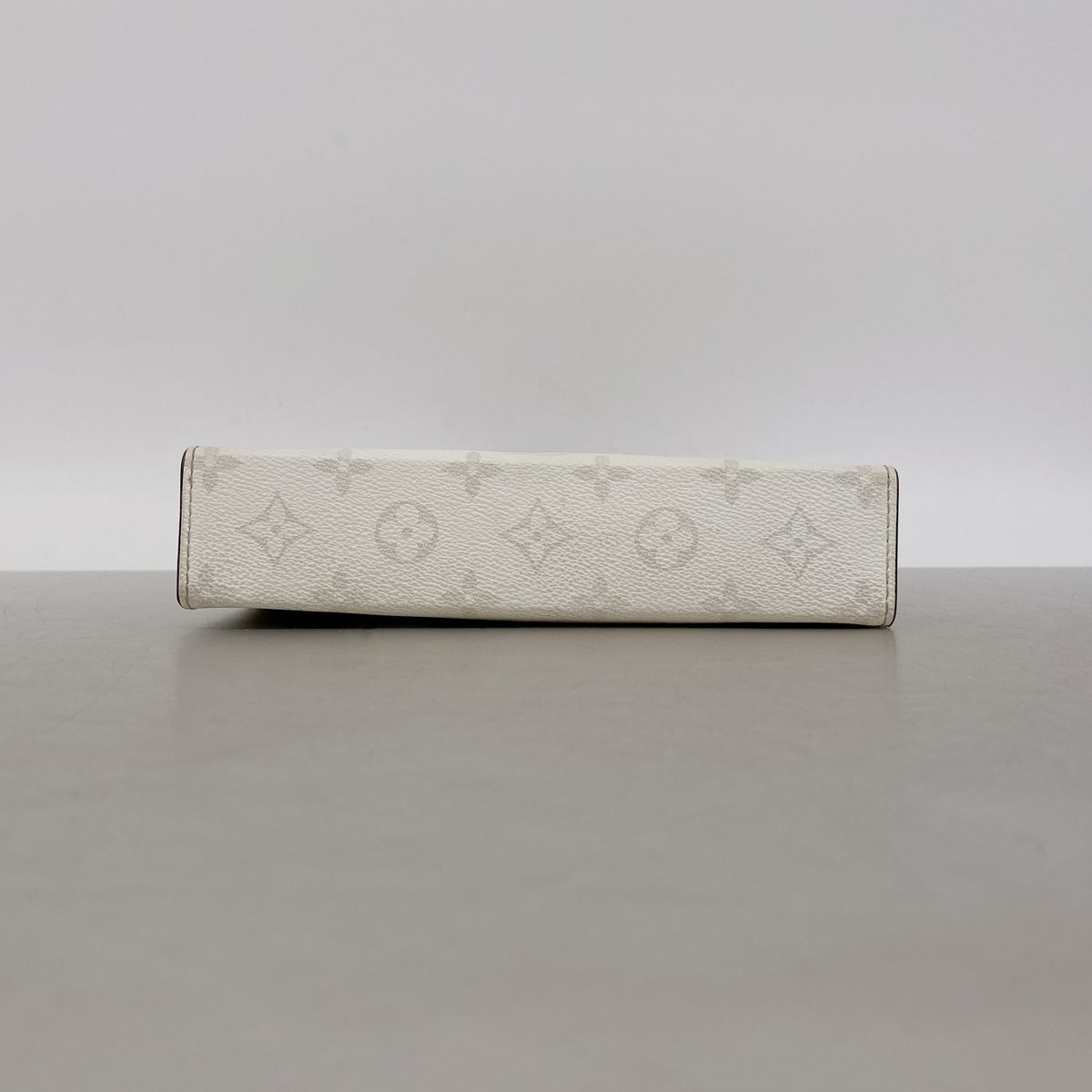Louis Vuitton Shoulder Bag Taigarama Gaston Wearable Wallet White — view 3