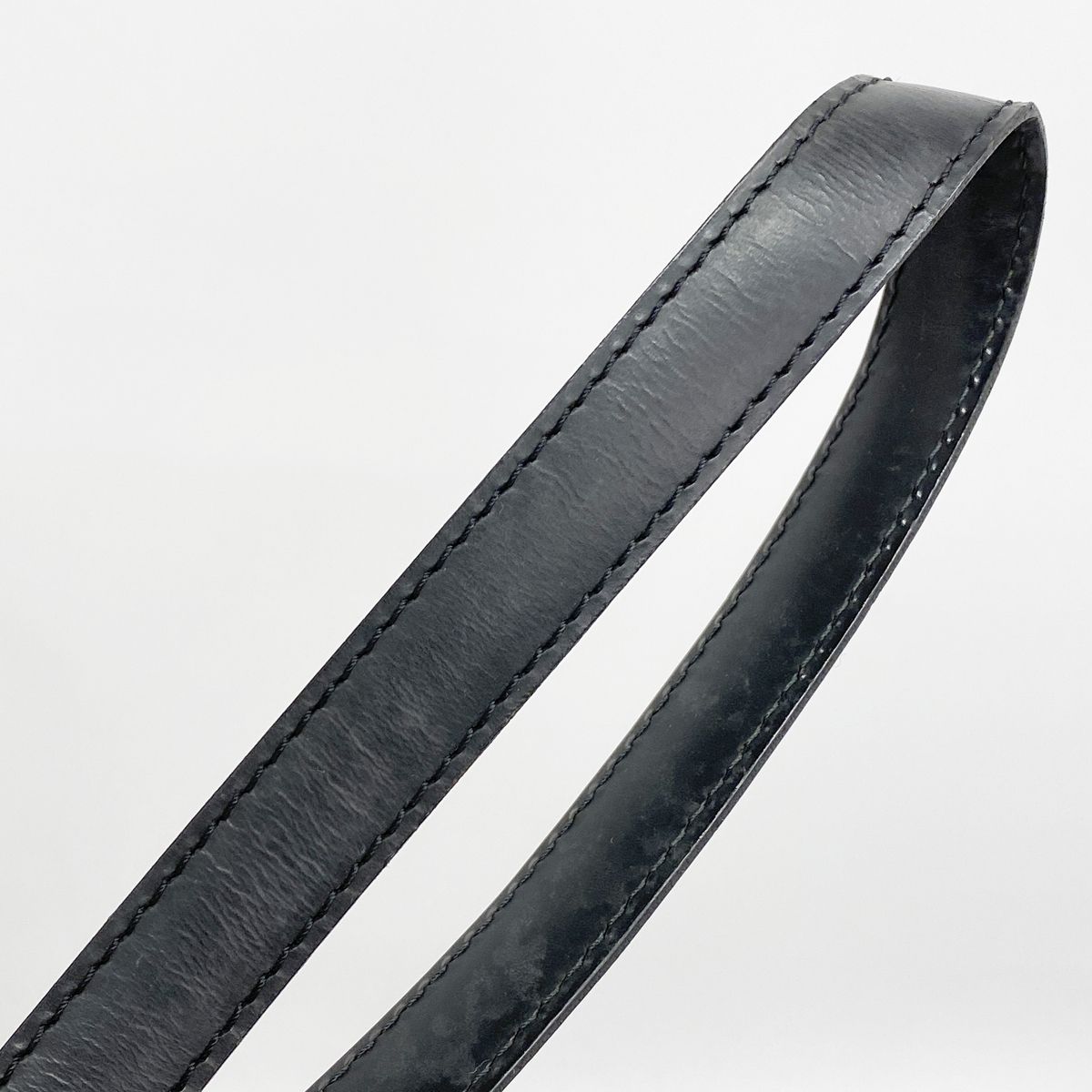 Louis Vuitton Shoulder Bag Epi Cluny Noir — view 8