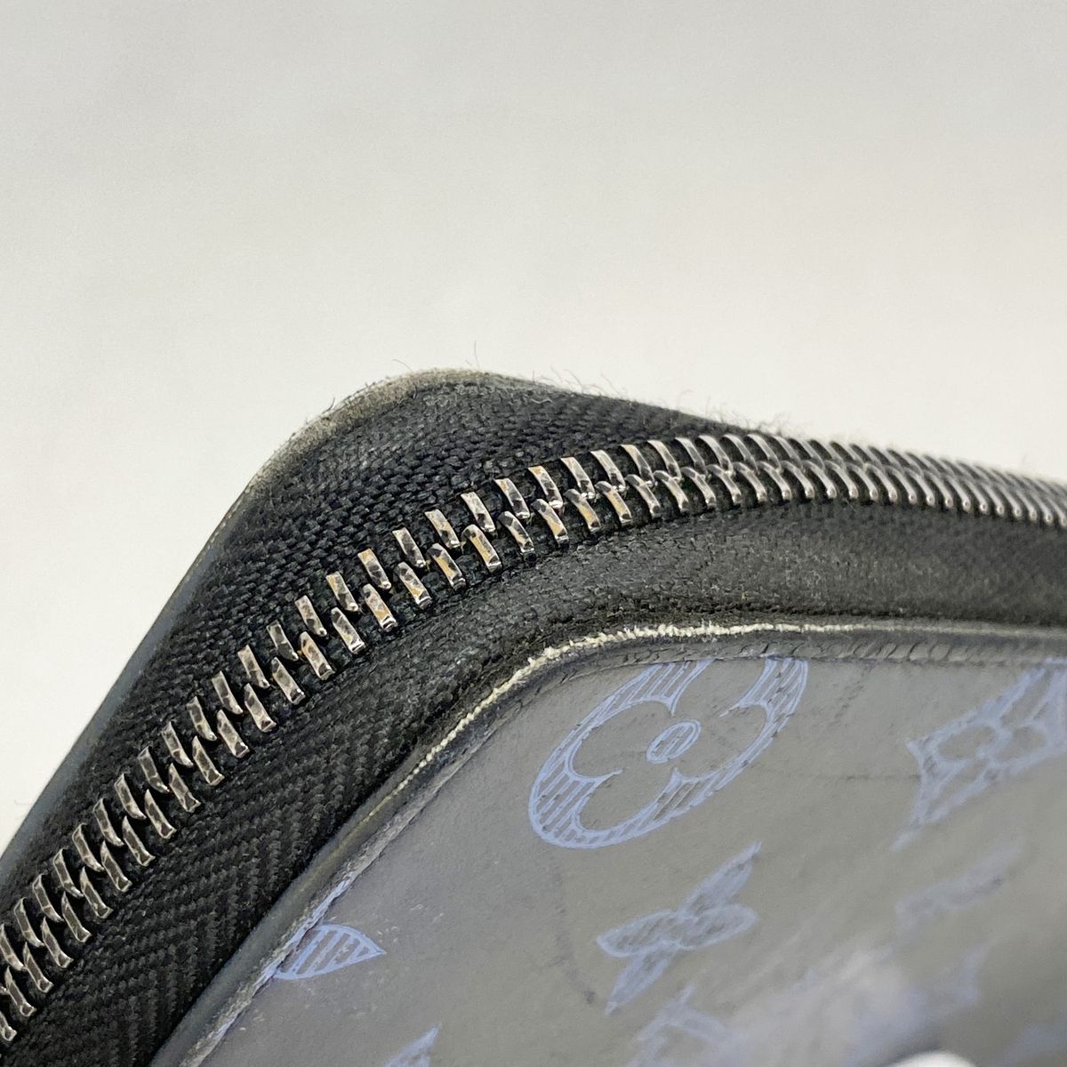 Louis Vuitton Wallet Monogram Shadow Zippy Vertical Navy — view 6