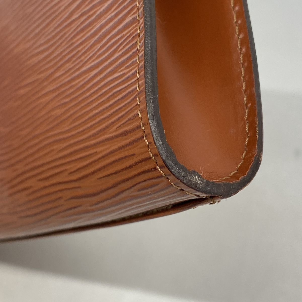 Louis Vuitton Pouch Epi Art Deco Kenya Brown — view 6