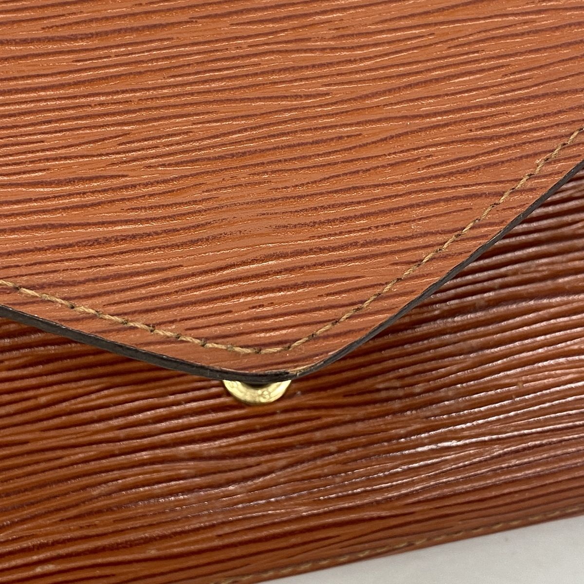 Louis Vuitton Pouch Epi Art Deco Kenya Brown — view 7