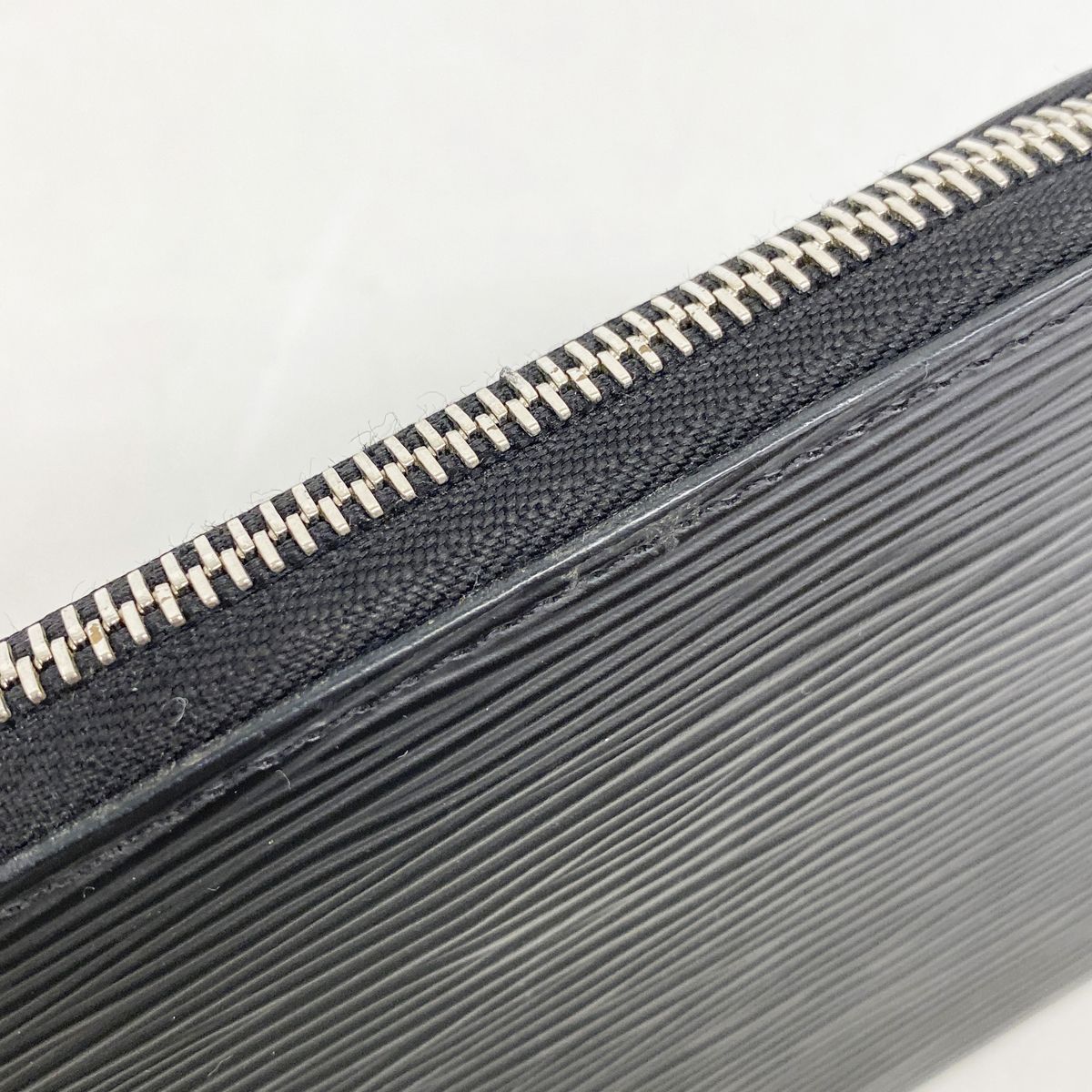 Louis Vuitton Wallet Epi Zippy Noir — view 7