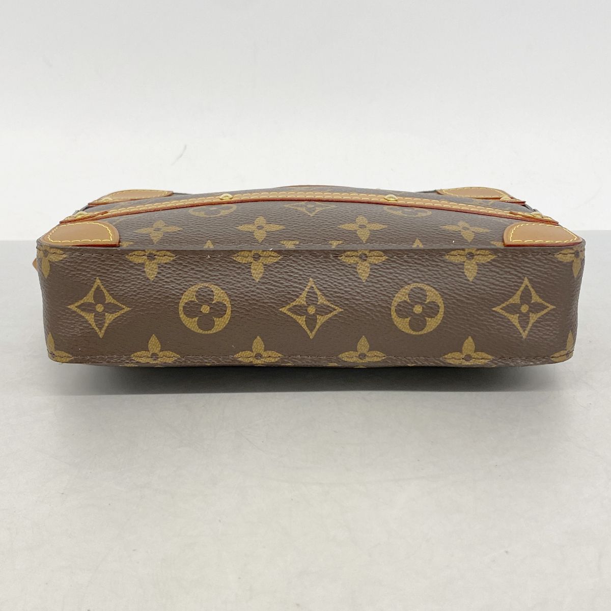 Louis Vuitton Clutch Monogram Soft Trunk Poche Brown — view 3