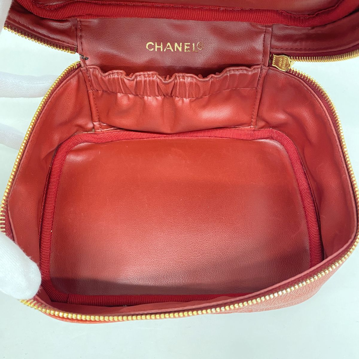 Chanel Vanity Bag Caviar Leather Red Gold — view 4