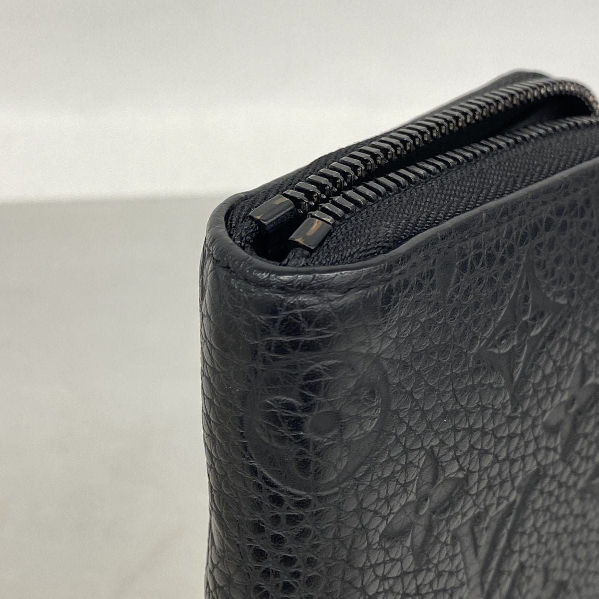 Louis Vuitton Wallet Monogram Taurillon Zippy Vertical Noir — view 6