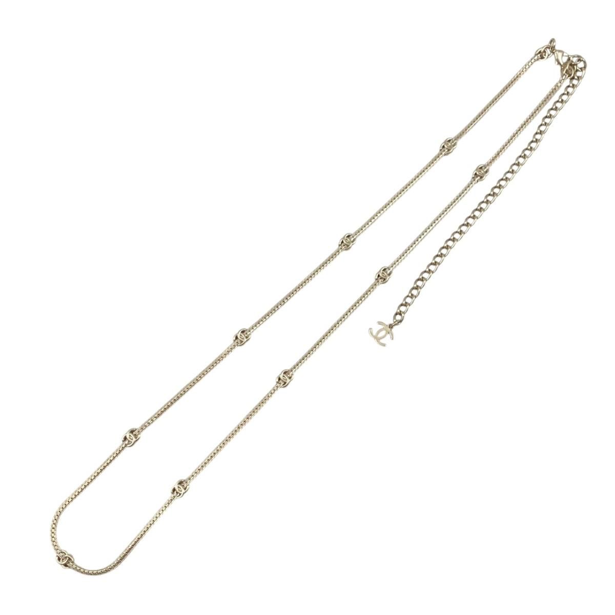 Chanel Necklace Long CC Logo Gold — view 4