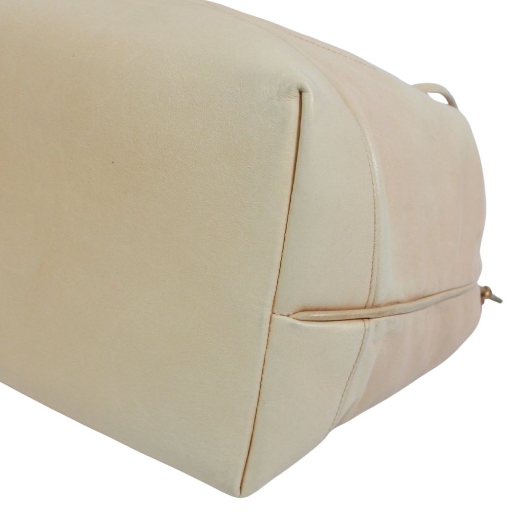 Chanel CC Logo Drawstring Lambskin Beige Shoulder Bag Gold — view 5