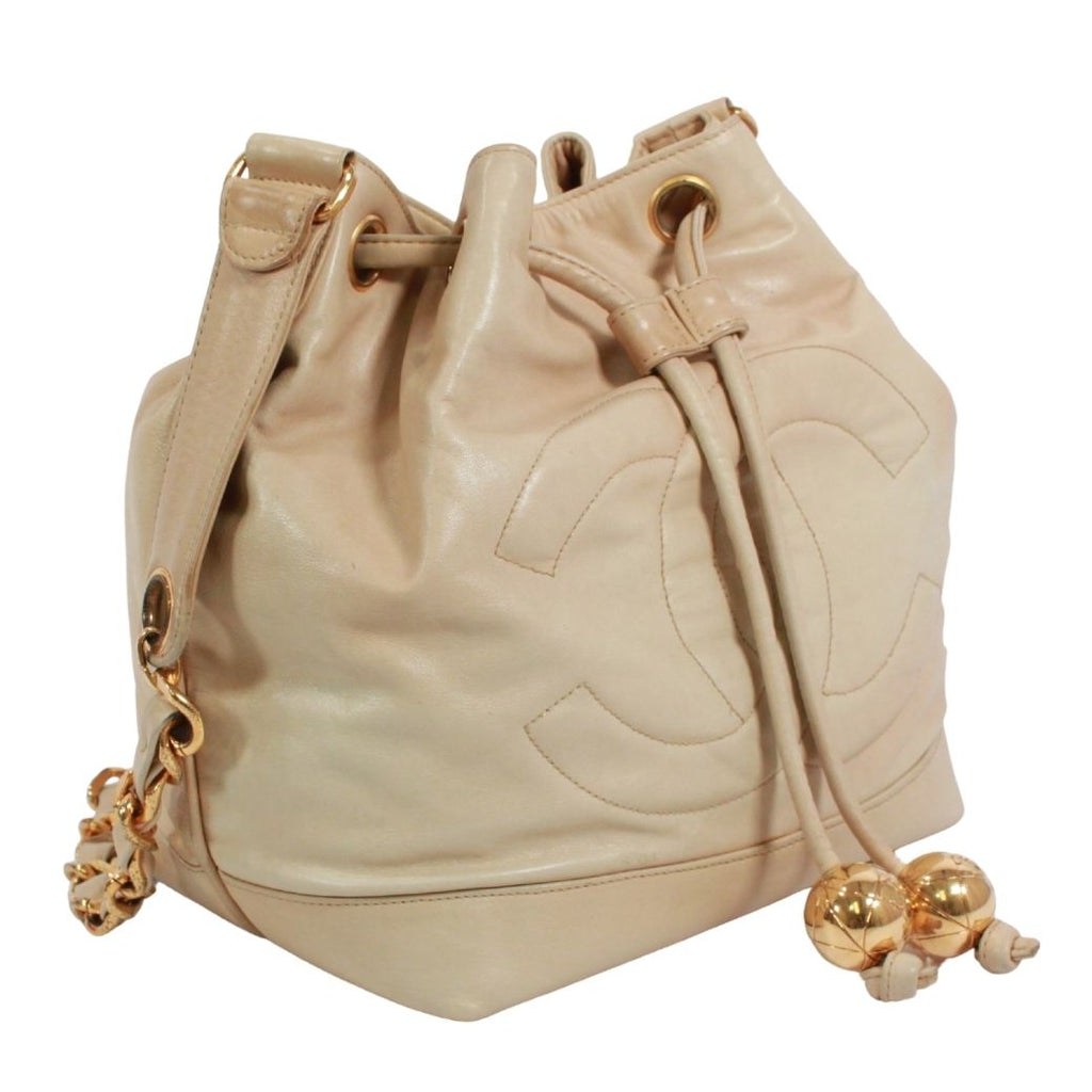 Chanel CC Logo Drawstring Lambskin Beige Shoulder Bag Gold — view 3