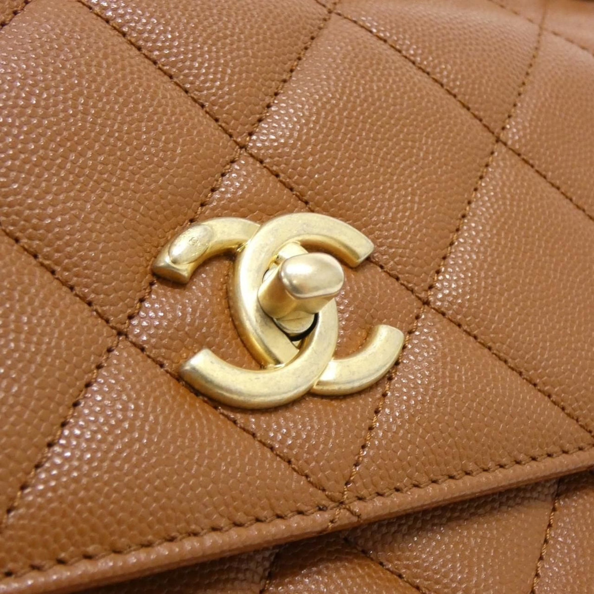 Chanel Shoulder Bag Brown — view 4