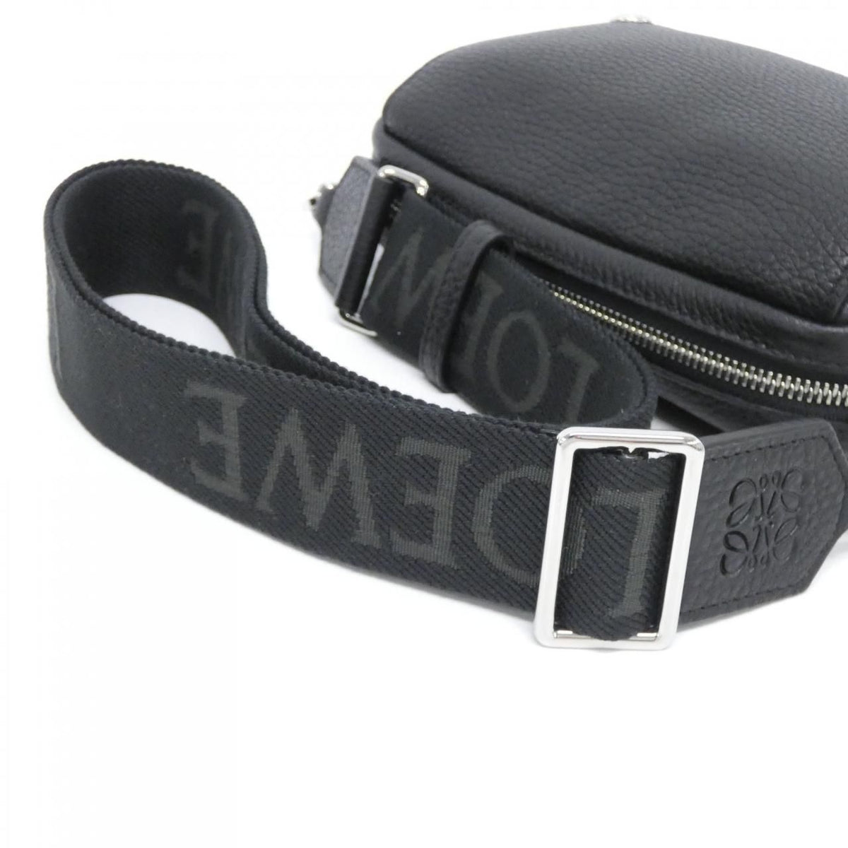 Loewe Pebble Messenger Small Shoulder Bag — view 5