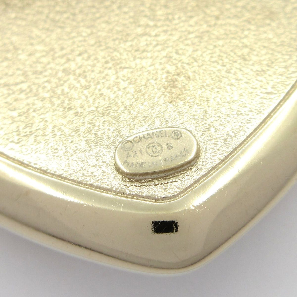 Chanel Brooch White Gold Heart CC Logo — view 3