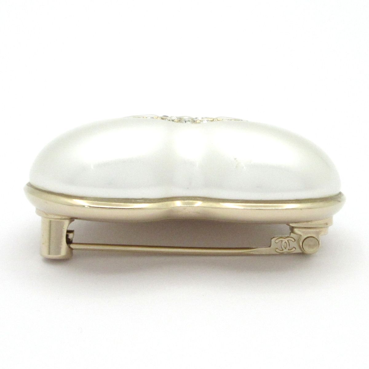 Chanel Brooch White Gold Heart CC Logo — view 4