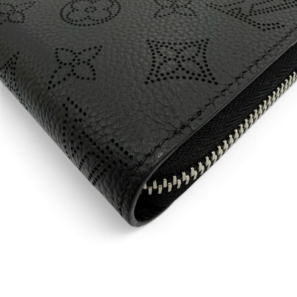 Louis Vuitton Zippy Wallet Mahina Leather Zip Around Black — view 5