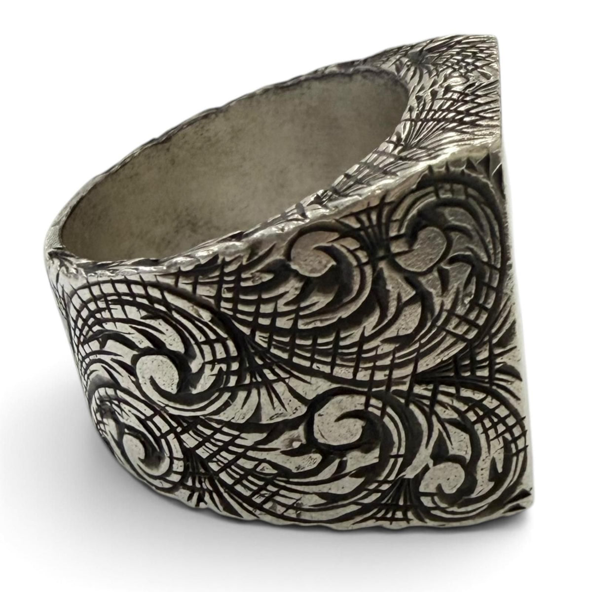 Gucci Arabesque Alphabet Letter Ring Silver — view 4