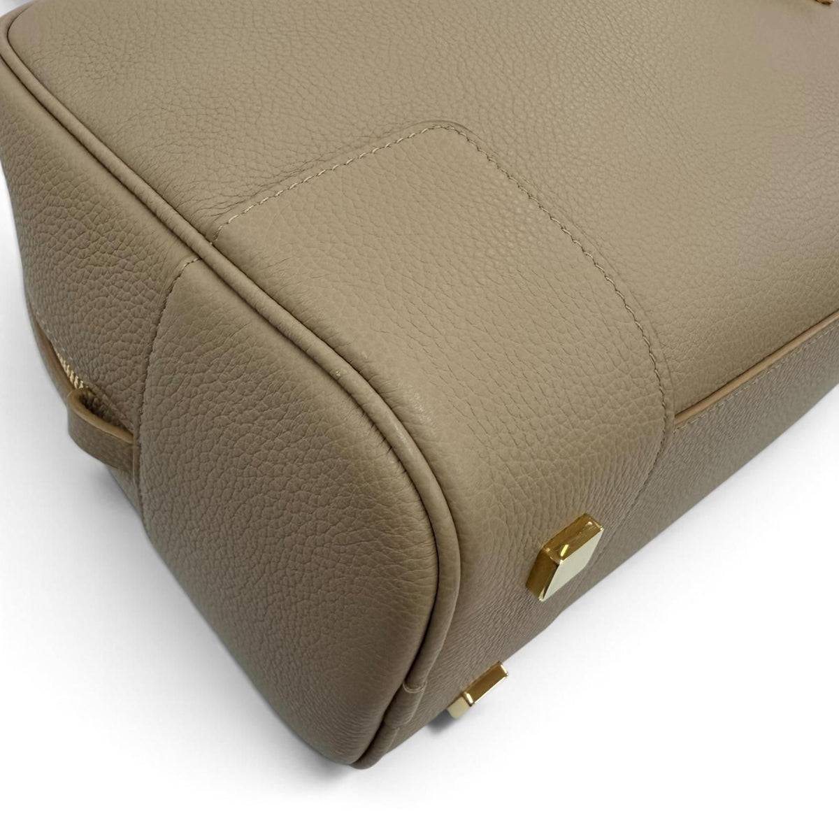 Loewe Amazona 28 Anagram Stamp Soft Grain Calfskin 2-Way Shoulder Bag Beige — view 8