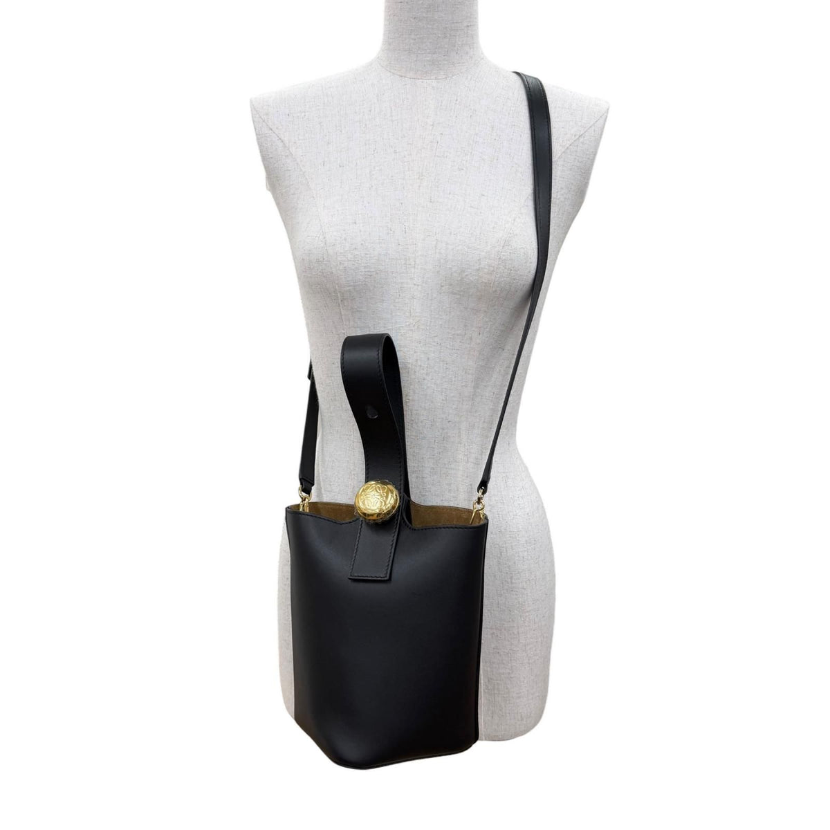 Loewe Pebble Bucket Bag Mini Leather 2-Way Shoulder Black Gold — view 3