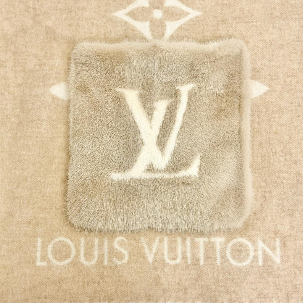 Louis Vuitton Echarpe Cold Reykjavik Cashmere Mink LV Scarf — view 7