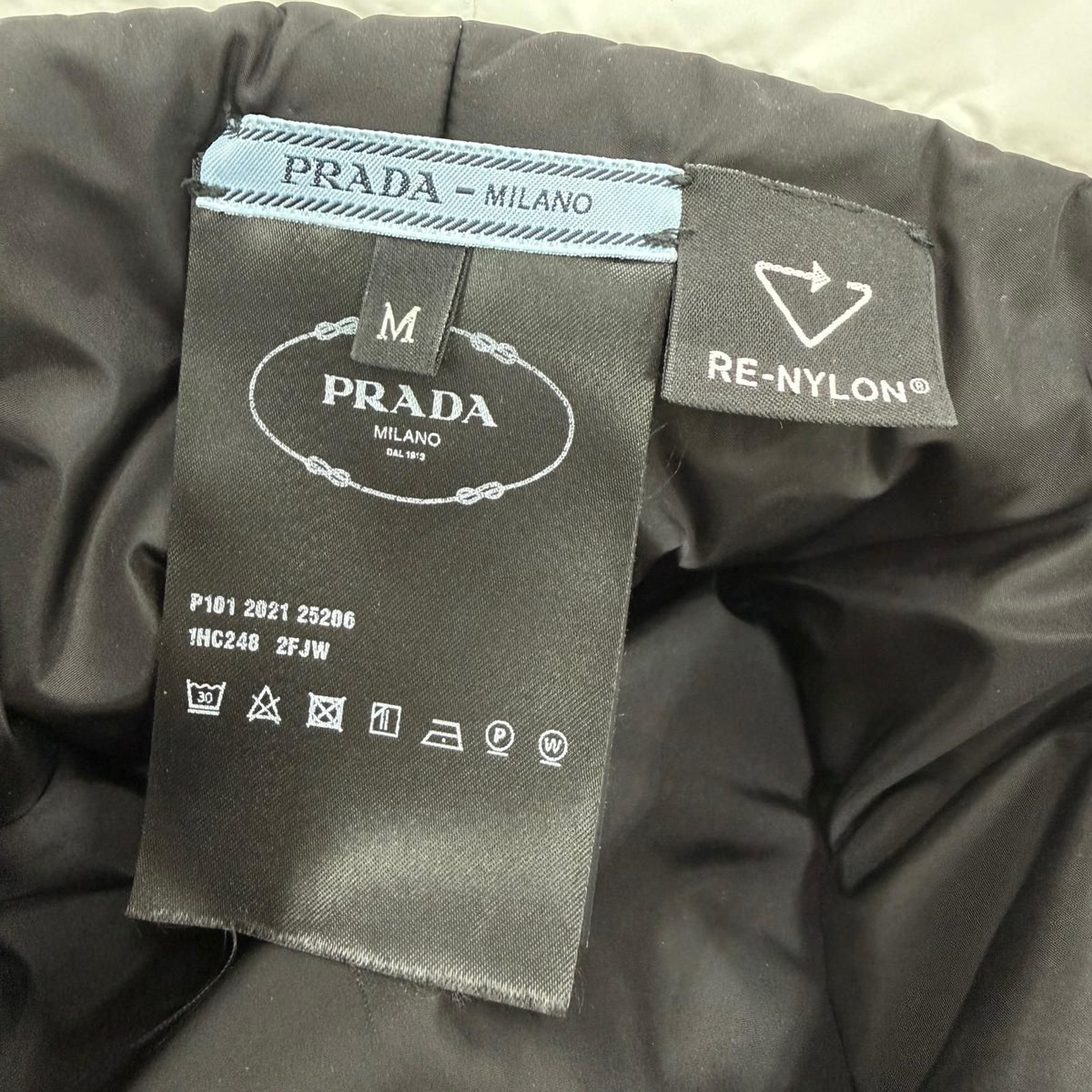 Prada Nylon Padded Hat Logo Design Bucket Hat White — view 8