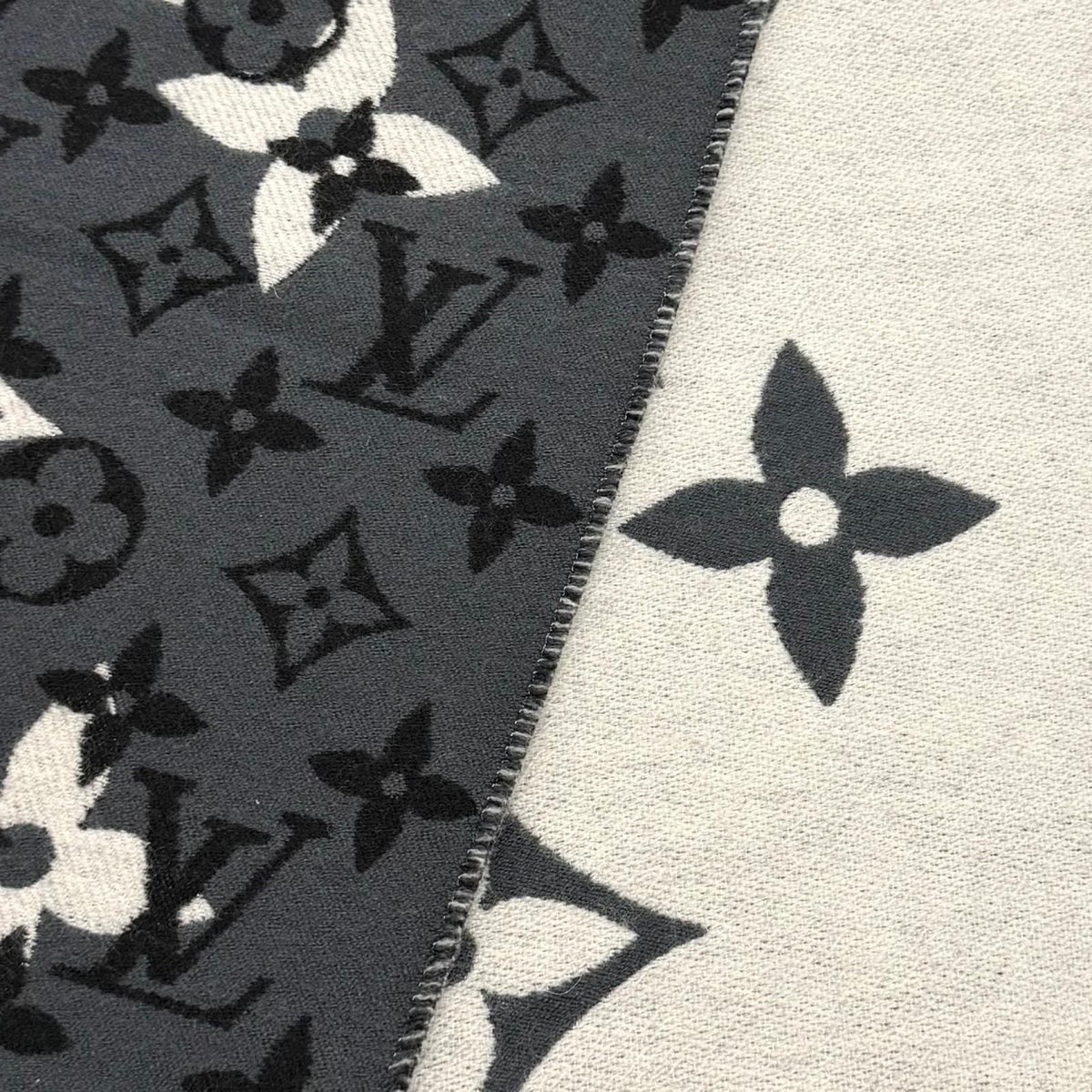 Louis Vuitton Echarpe All You Need Wool Silk Blend Monogram Scarf Gray — view 4