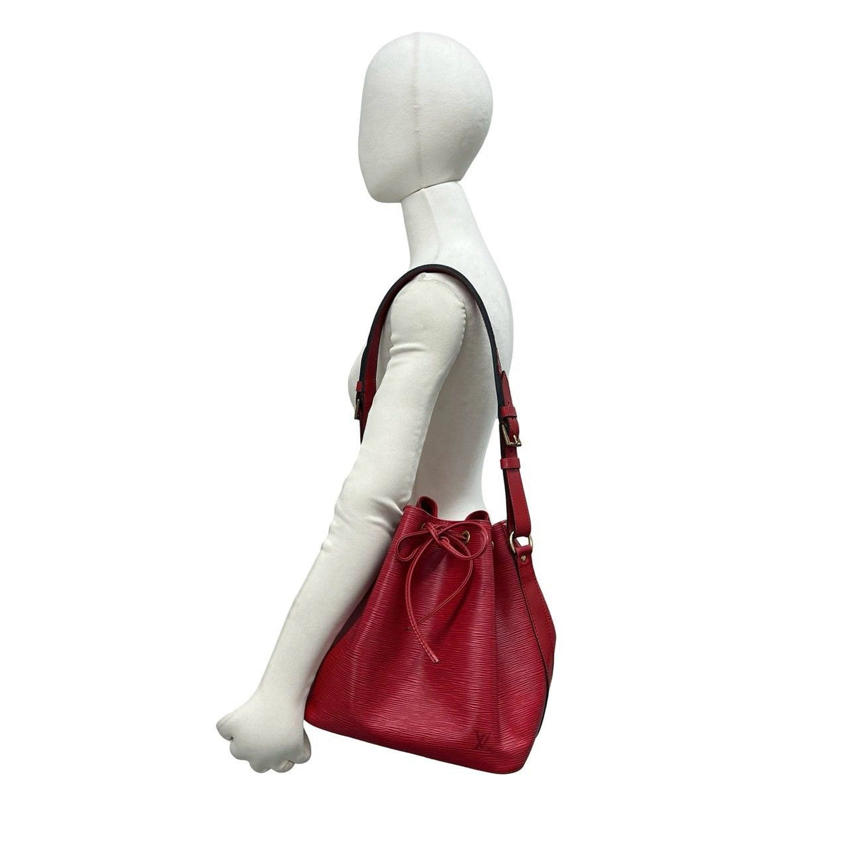Louis Vuitton Vintage Petit Noe Epi Leather Drawstring Shoulder Bag Castilian — view 2
