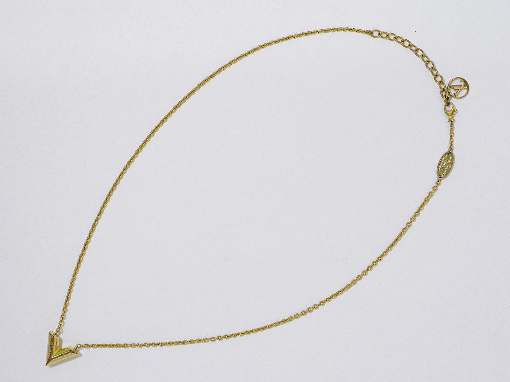 Louis Vuitton LV Essential V Pendant Gold Plated — view 2