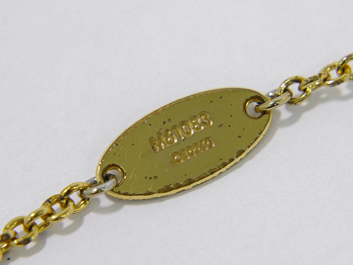 Louis Vuitton LV Essential V Pendant Gold Plated — view 8