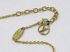 Louis Vuitton LV Essential V Pendant Gold Plated — view 3