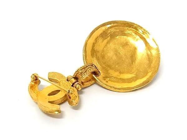 Chanel Brooch CC Logo Swing Gold Red Metal Enamel Rhinestone Gripoix — view 2