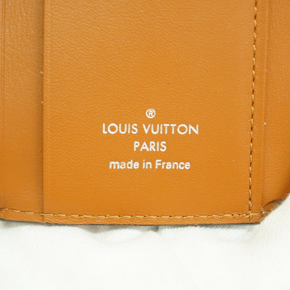 Louis Vuitton Trifold Wallet Mahina Portefeuille Iris XS Blume — view 4
