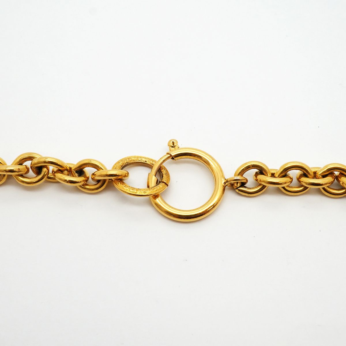 Chanel Necklace Vintage CC Logo Round Circle Gold Plated — view 4