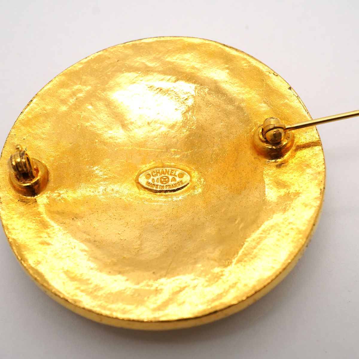 Chanel Brooch Vintage CC Logo Round Circle Gold Plated — view 4