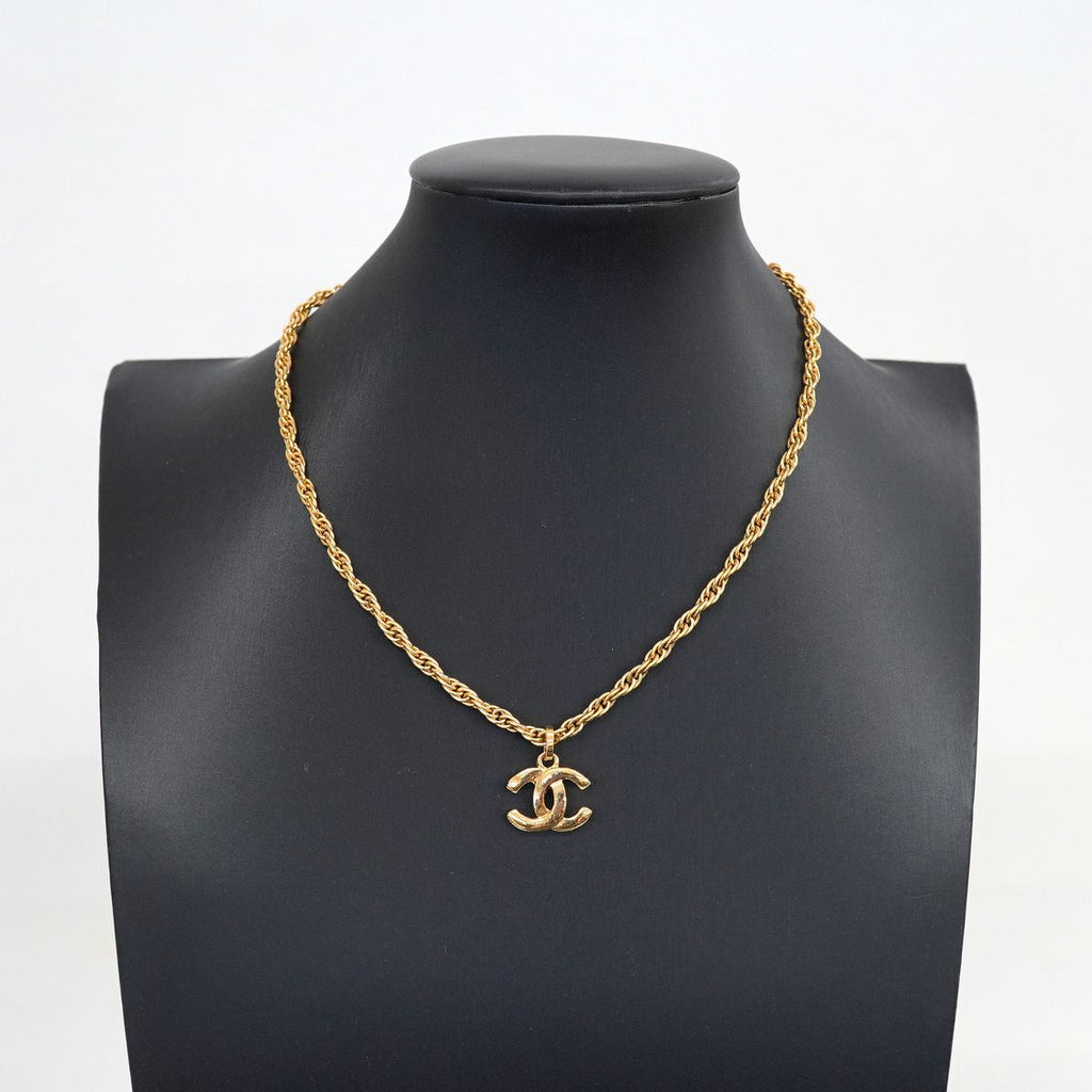 Chanel Necklace Vintage CC Logo Gold Plated — view 6