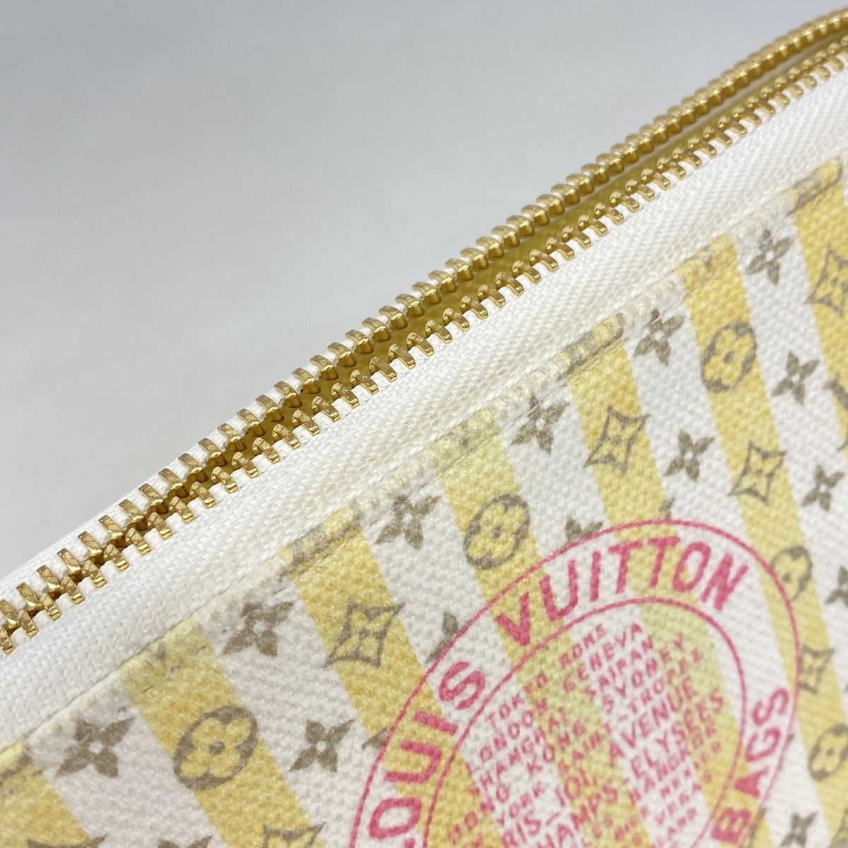 Louis Vuitton Wallet LV Stamp Zippy Banana — view 7