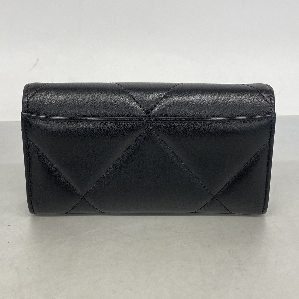 Chanel Wallet Chanel 19 Lambskin Black Gold — view 7
