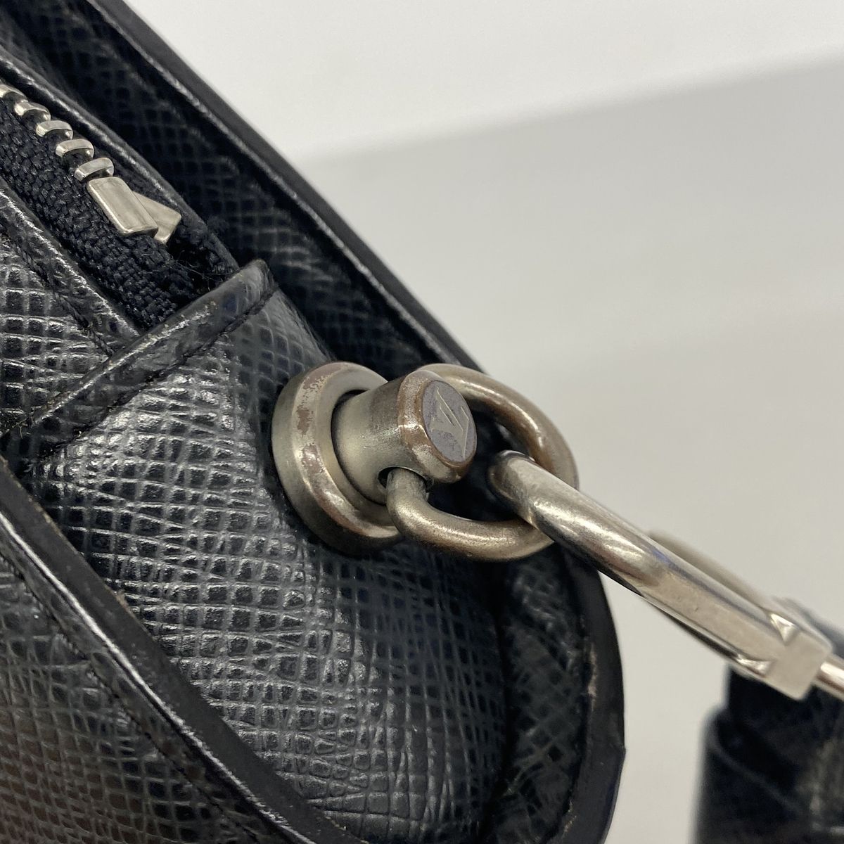 Louis Vuitton Clutch Taiga Baikal Ardoise — view 6