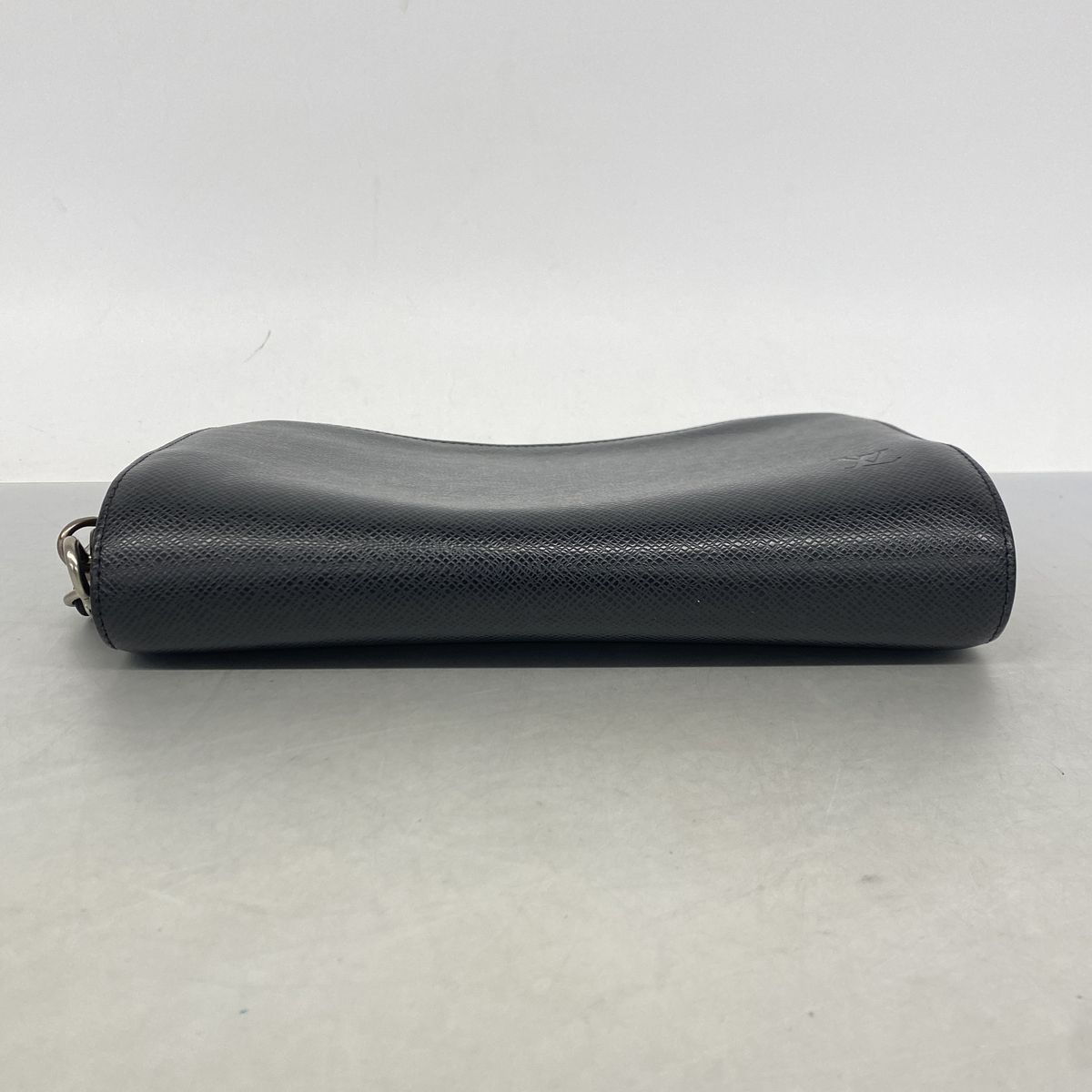 Louis Vuitton Clutch Taiga Baikal Ardoise — view 3