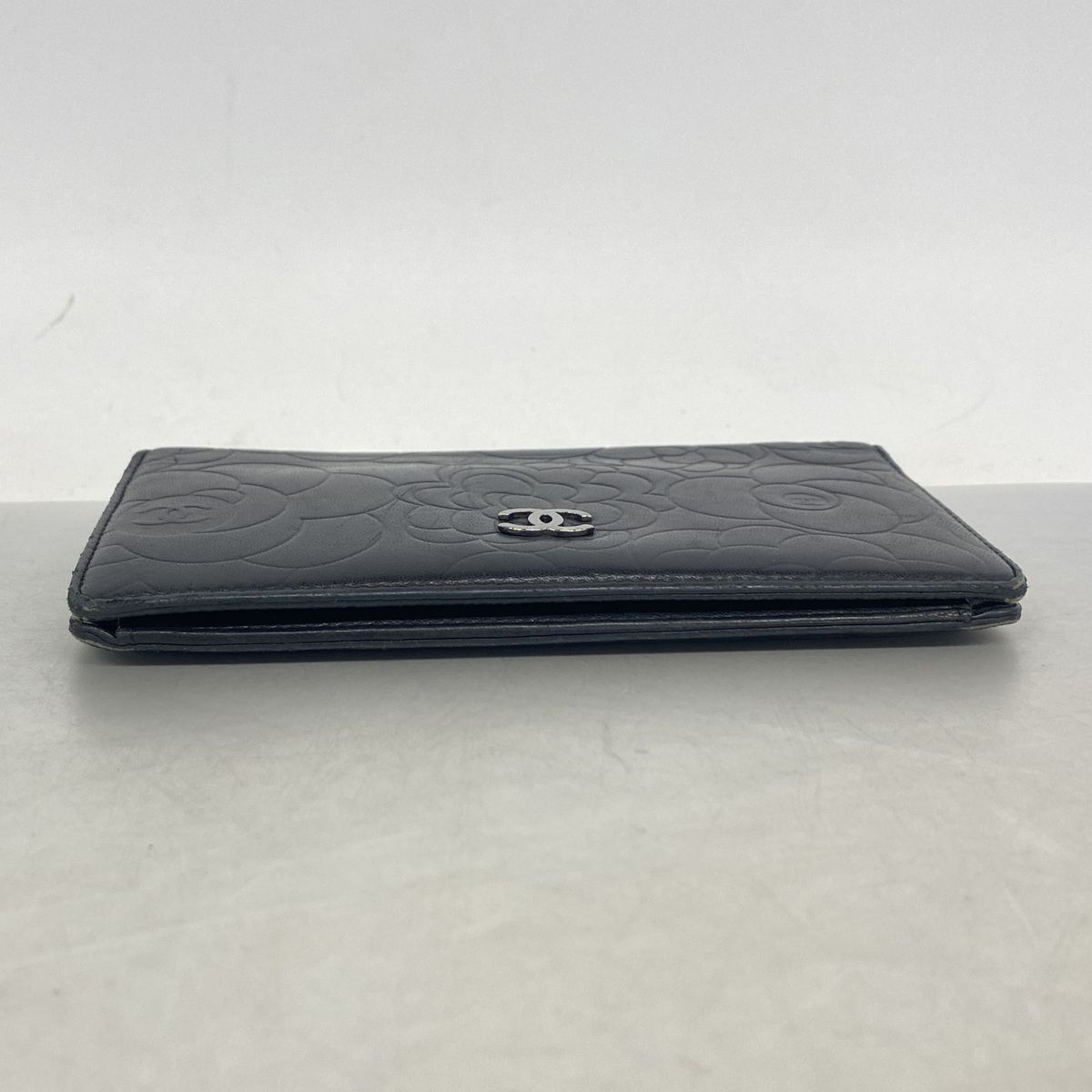 Chanel Wallet Camellia Lambskin Black Silver — view 2