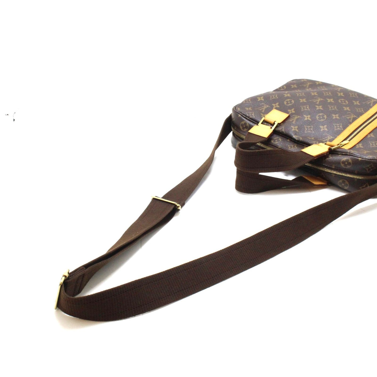 Louis Vuitton Sac Bosphore Shoulder Bag Monogram — view 3