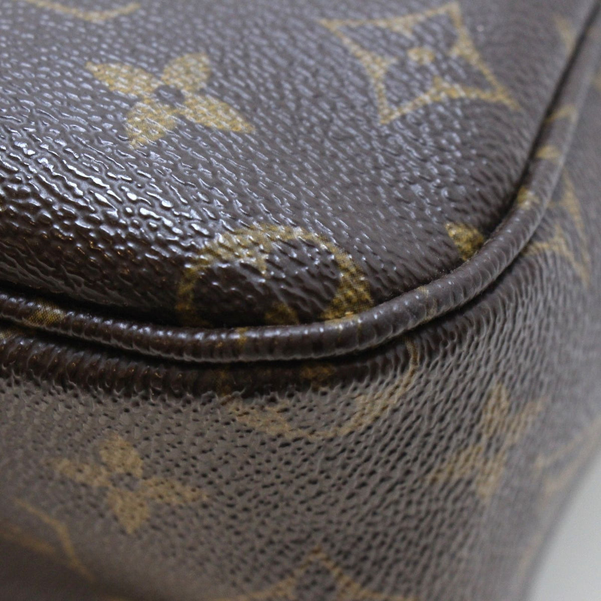 Louis Vuitton Sac Bosphore Shoulder Bag Monogram — view 7