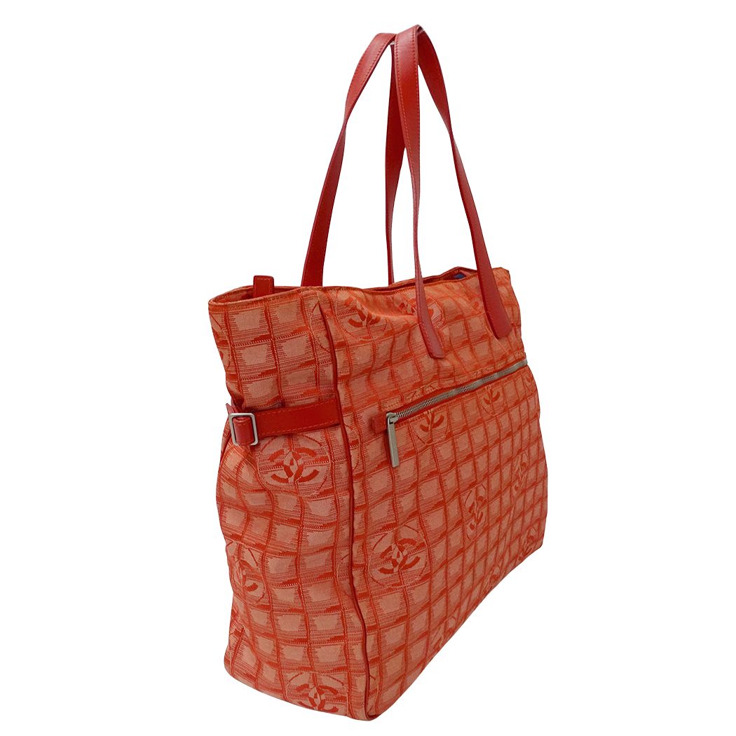 Chanel New Travel Tote Bag TGM Nylon Red Large — view 4