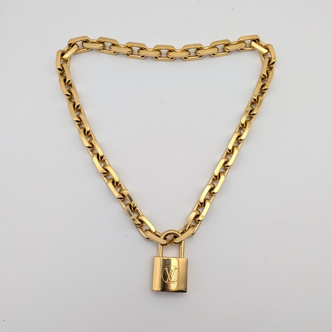 Louis Vuitton Collier LV Edge Chain Necklace Gold Padlock — view 8