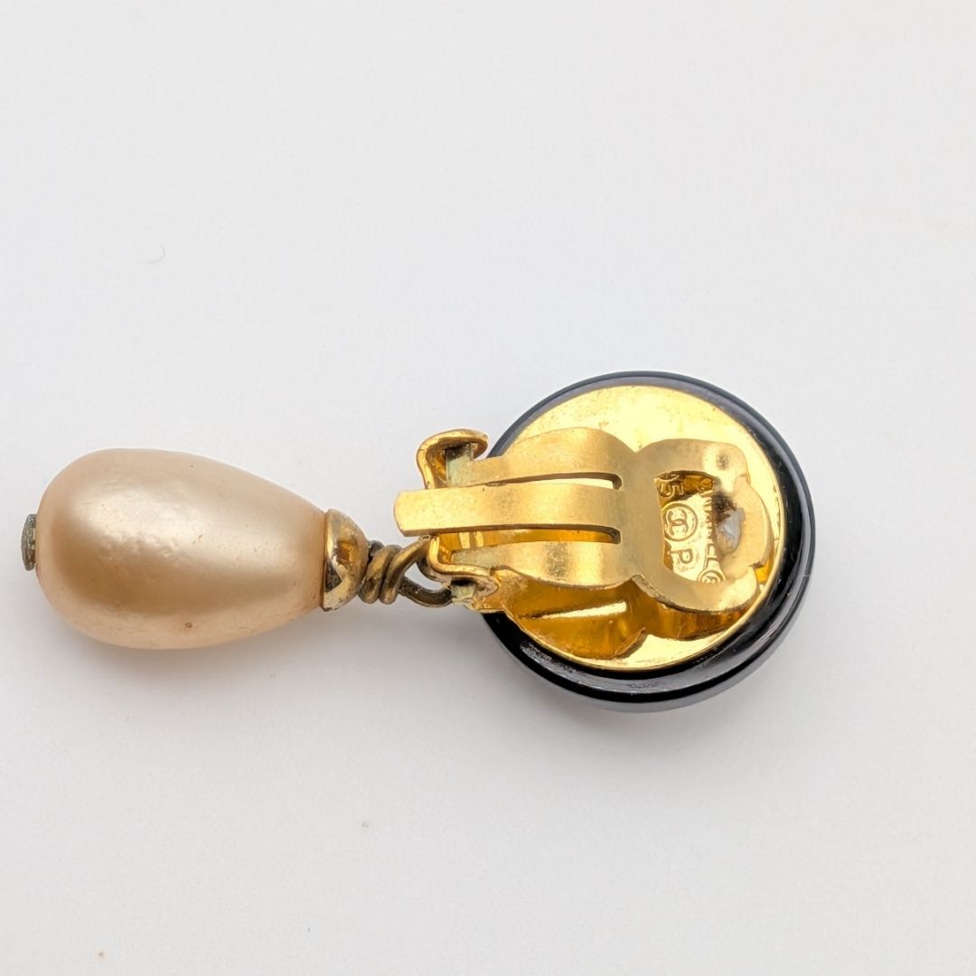 Chanel Single Earrings CC Logo Gold Black Faux Pearl Drop Swing Vintage 95P — view 5