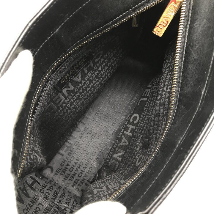 Chanel CC Logo Choco Bar Lambskin Tote Bag Black — view 8