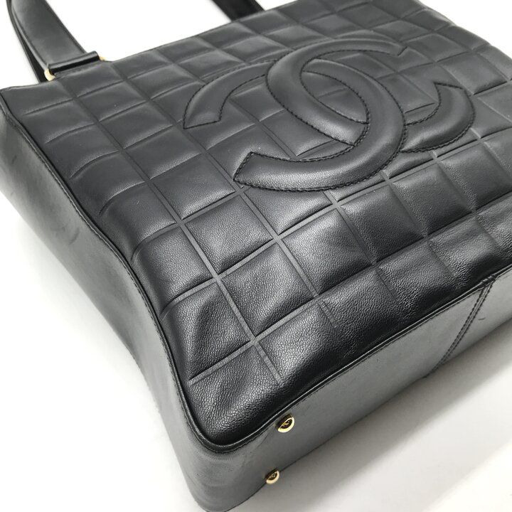 Chanel CC Logo Choco Bar Lambskin Tote Bag Black — view 6