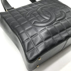 Chanel CC Logo Choco Bar Lambskin Tote Bag Black — view 6