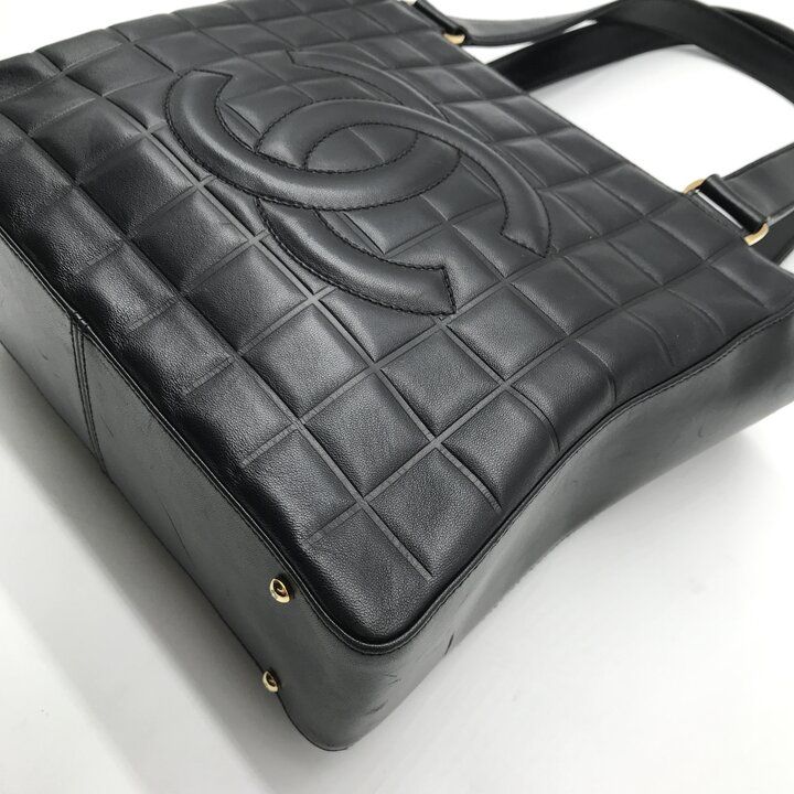 Chanel CC Logo Choco Bar Lambskin Tote Bag Black — view 5